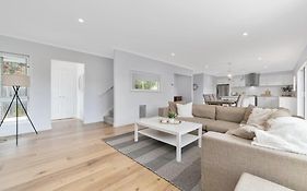 Rosebud Lovely House 2 - Mornington Peninsula 4 Bedroom 3 Bath 2 Story Holiday House - Bbq - Beach - Hot Spring